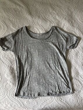 Melrose and Market Heather Gray Distressed Short Sleeve Scoop Tee Small